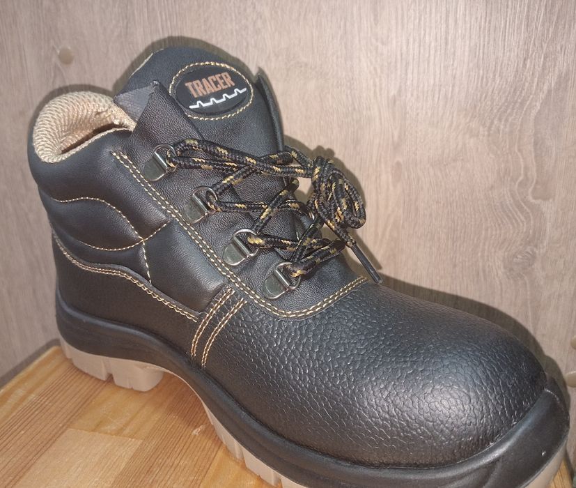 Специальная обувь Tracer
