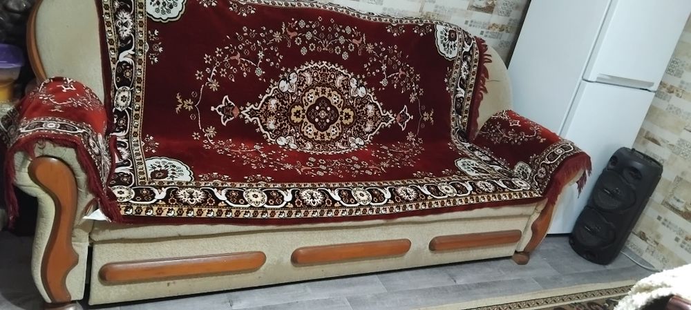 Срочно продам диван