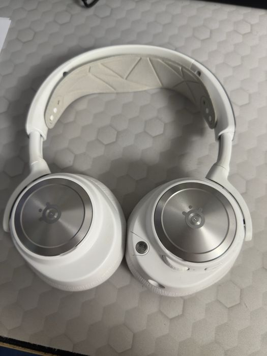 Casti steelseries artics nova pro wireless