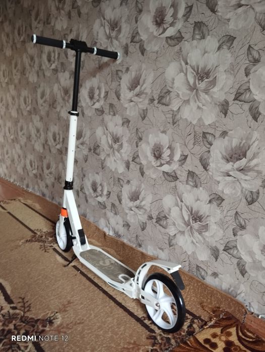 Продам подрастковый  самокат