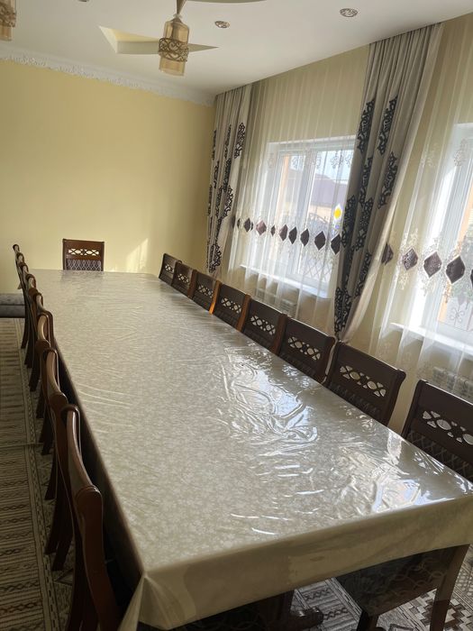 Стол со стульями