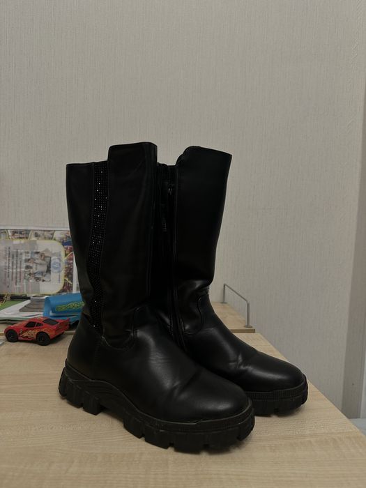 Продам зимние сапожки для девочки