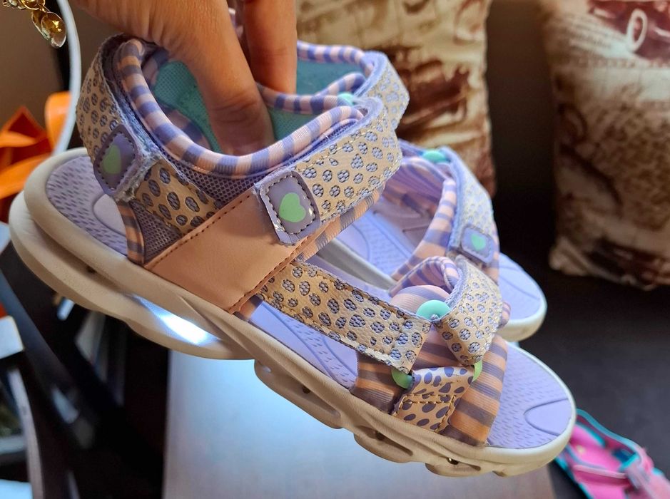 Светещи сандали + подарък найк