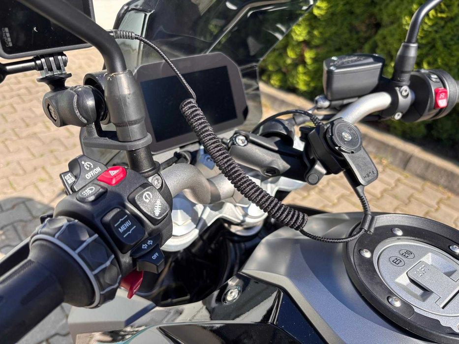 Motocicleta BMW F 900 R