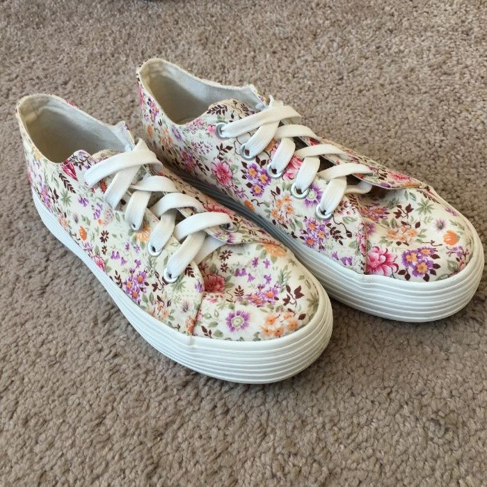 Papuci - noi, veseli si frumosi; marimea - 36,5 - 37