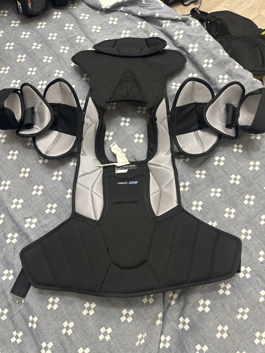 Продается нагрудник bauer m5 pro