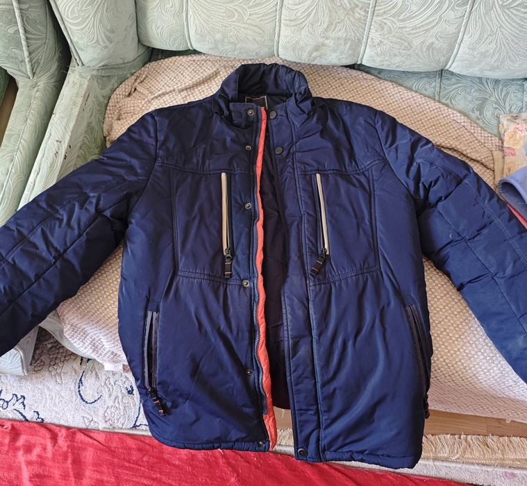 Продам теплую зимнюю куртку без капюшона.