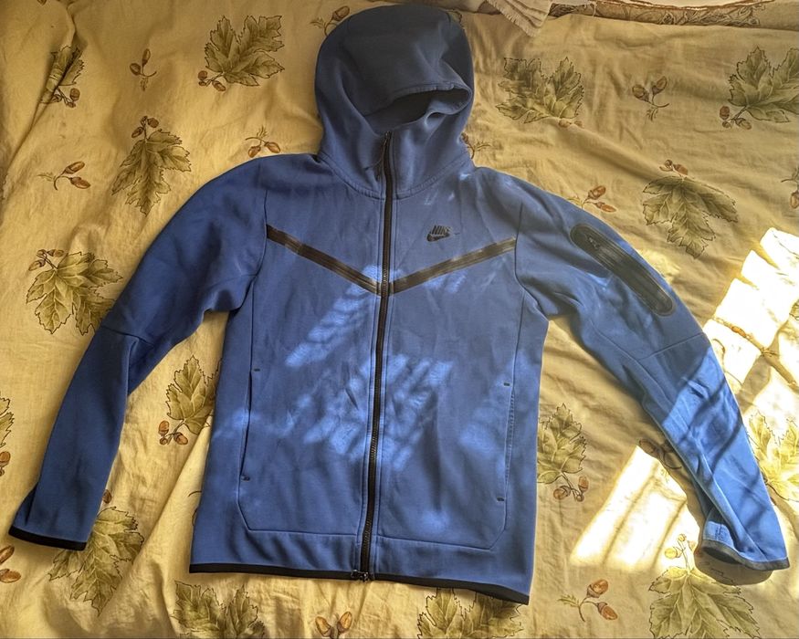 Nike teche flece