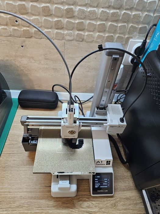 Imprimanta 3D Bambulab A1 Mini Stare exceptionala, Pachet Accesorii.