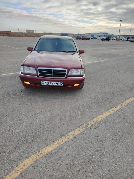 Автомобиль мерседес