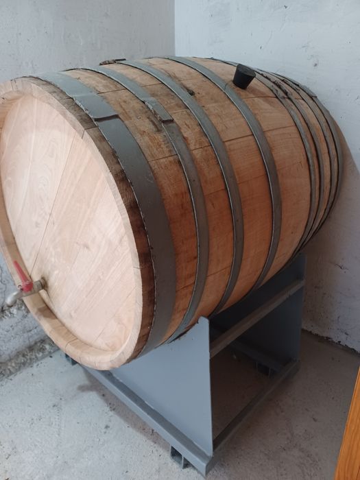 Suport metalic pentru butoi vin de 300 l