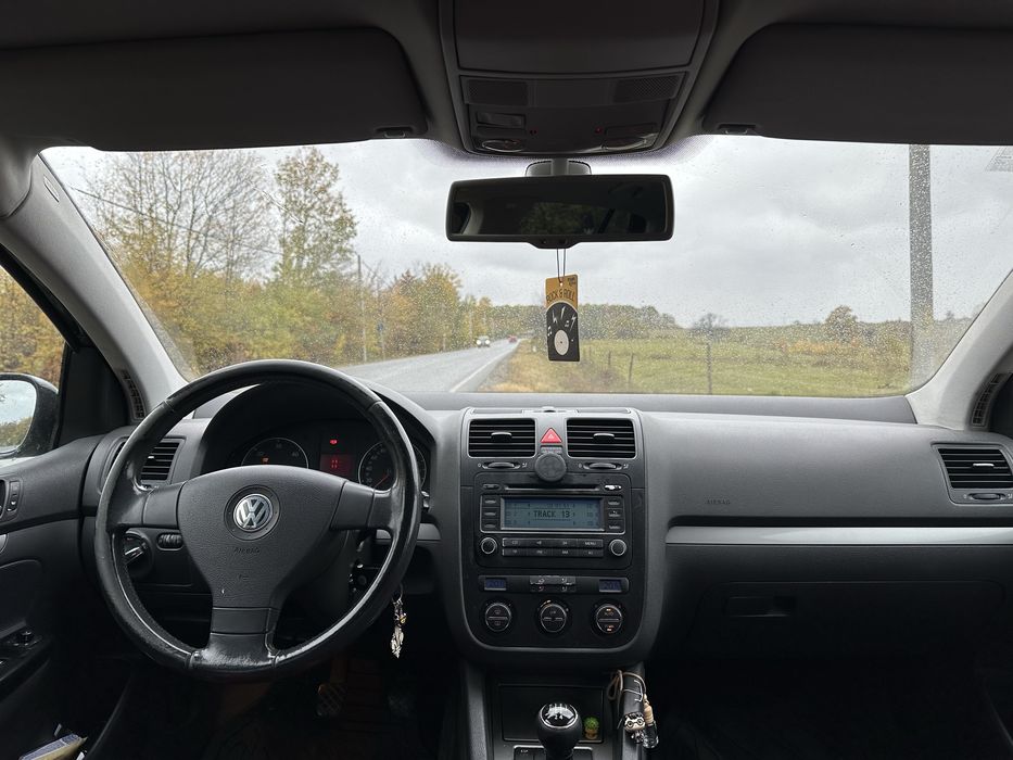 Volkswagen Golf V 1.9 TDI – 2004 – Fiabil și Economic
