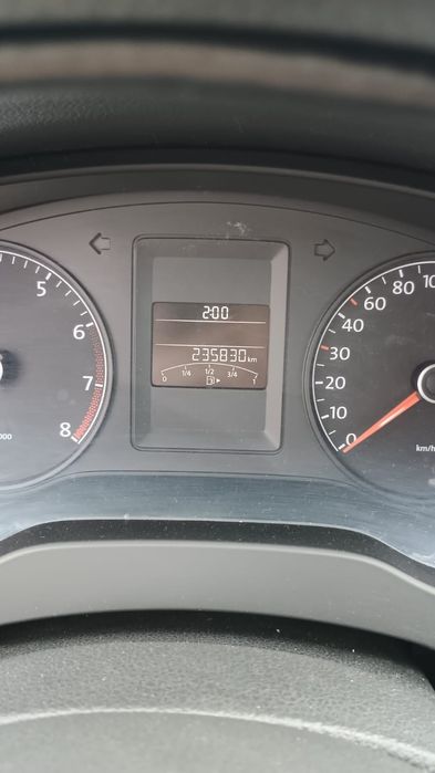 Vând vw jetta an 2011, 2.0 benzină, 240.000 km