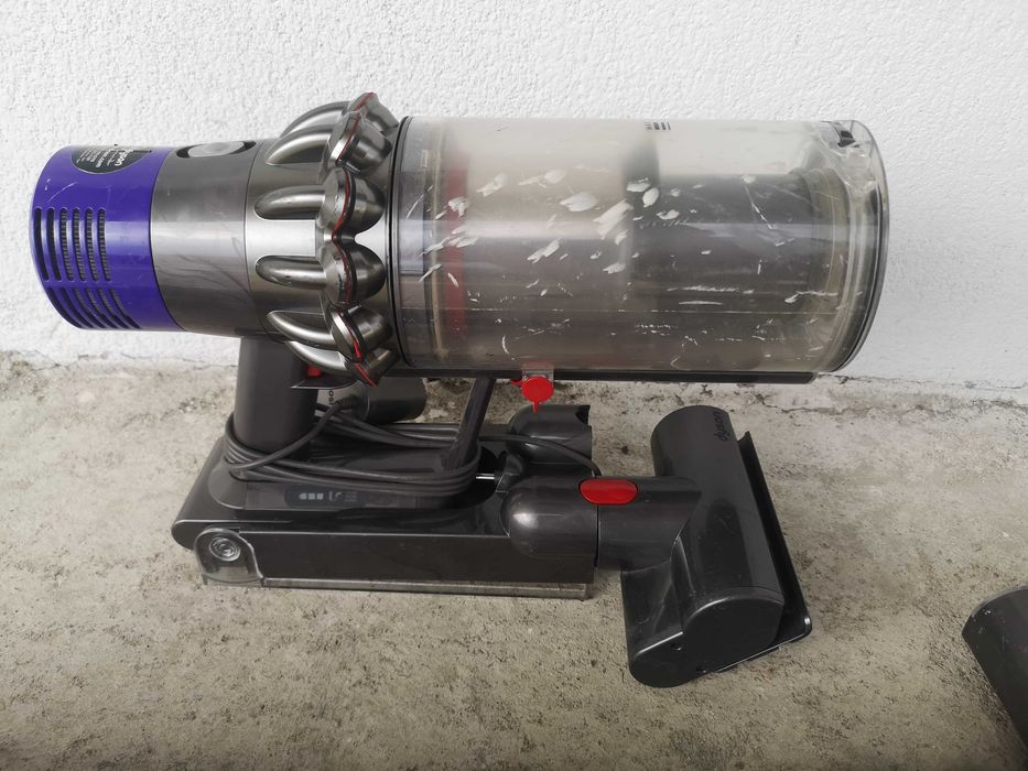 Прахосмукачка Dyson V10 на батерии