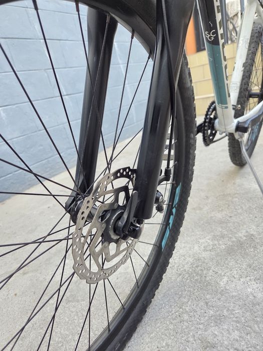 Gorniy Nemetskiy Velosiped Serious ideal holatda sotiladi 27.5 mtb
27.