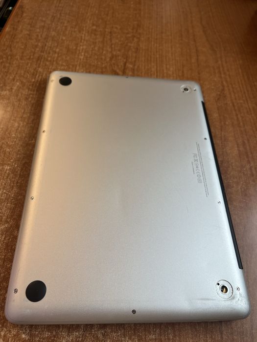 MacBook Pro 13“ (2011) + incarcator, husa