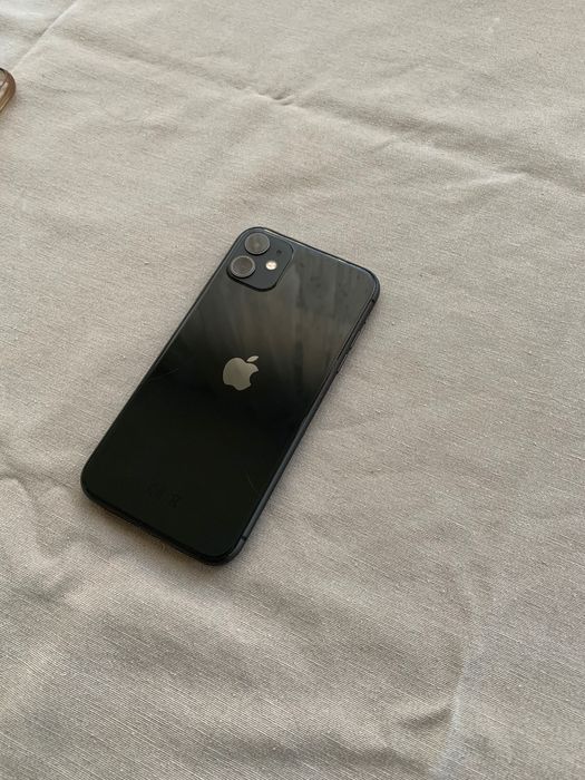 iPhone 11 black 64 GB