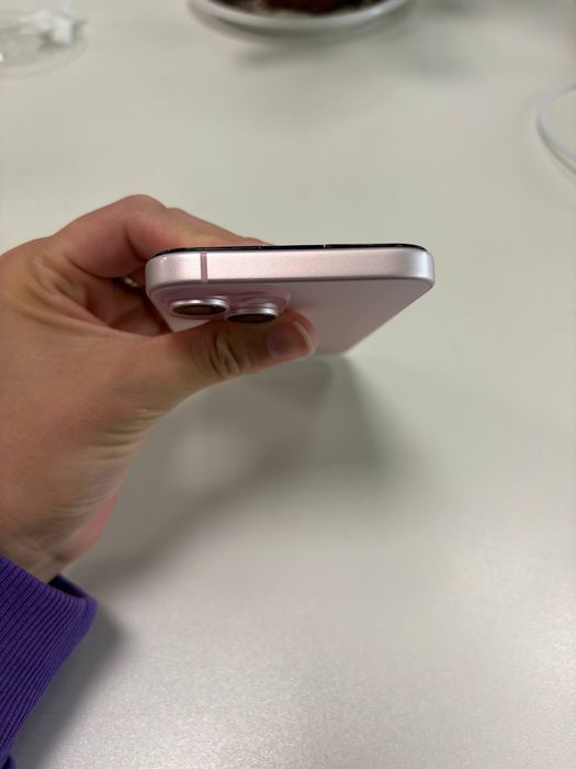 Продам IPhone 15 / 128 GB Pink
