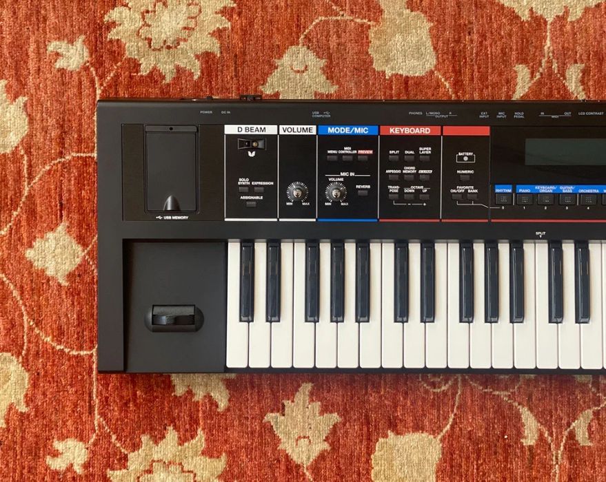 Roland JUNO -DI MOBILE SYNTHESIZER with song player