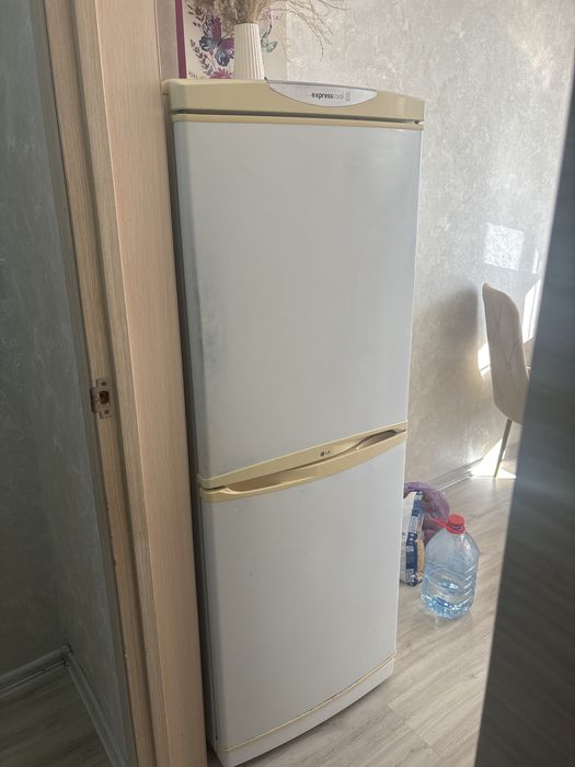 Продам холодильник LG