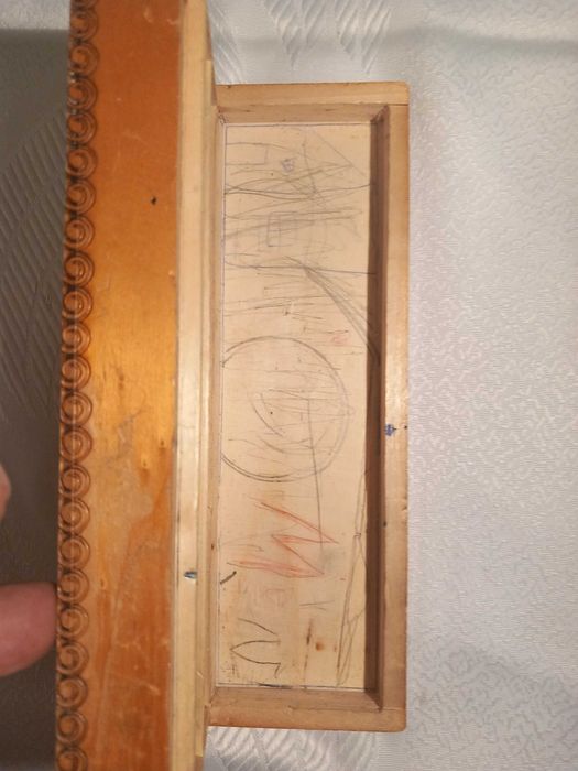 Стара дървена кутия за моливи