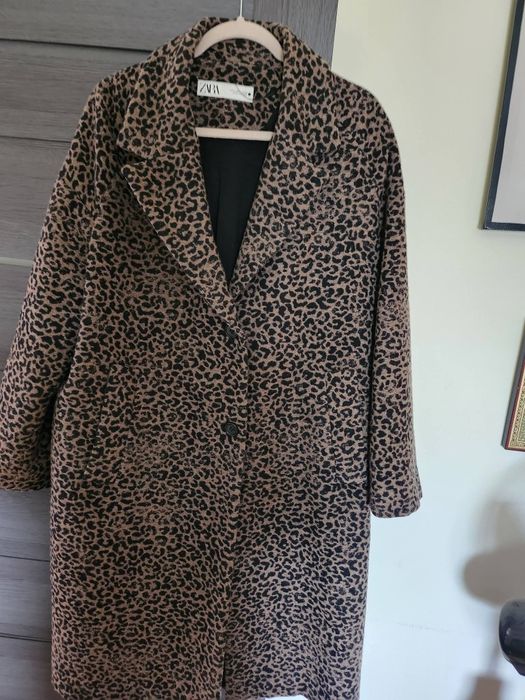 Palton Zara din 60% lana, stare impecabila
