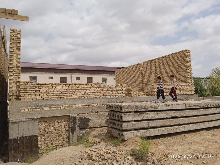 Продается недостроенный участок