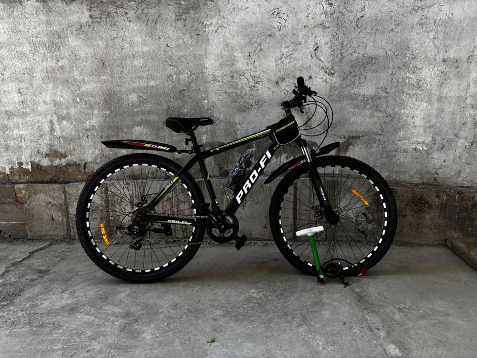 Новый велосипед в идеальном состоянии