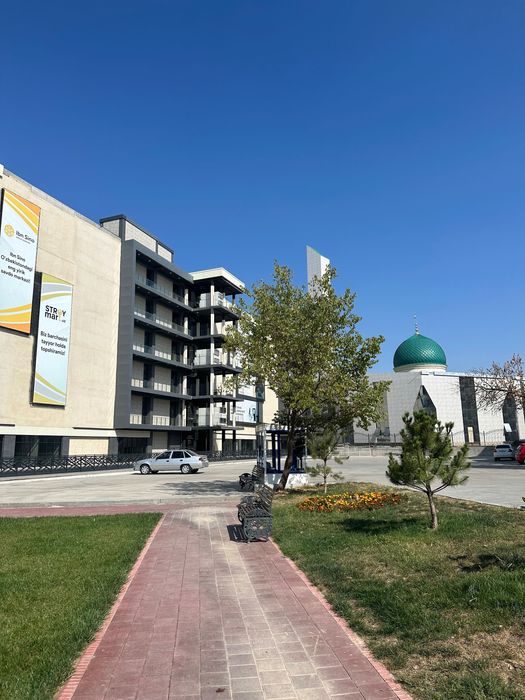Срочно! Ibn Sino Stroymart 1 etaj торцевой !