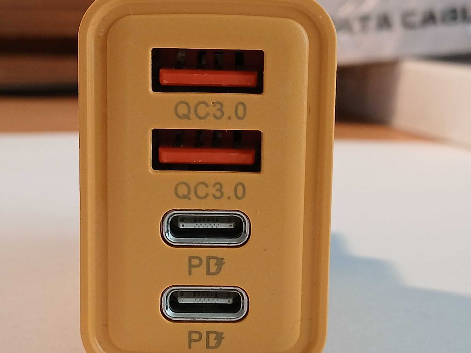 ЗАРЯДНО УСТРОЙСТВО 120W С 4 ПОРТА /2 USB-A + 2 USB-C/ ЖЪЛТО  FAST CHARGE