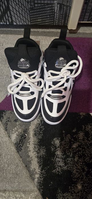 Vând adidași louis vuitton skate