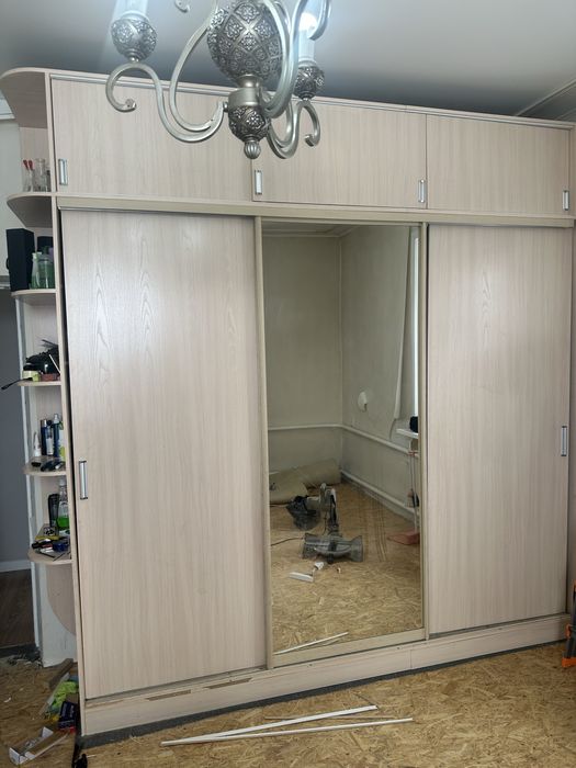 Шкаф купе с зеркалом