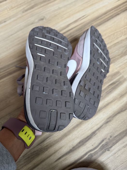 Оригинални юношески маратонки Nike Waffle One! 32 н