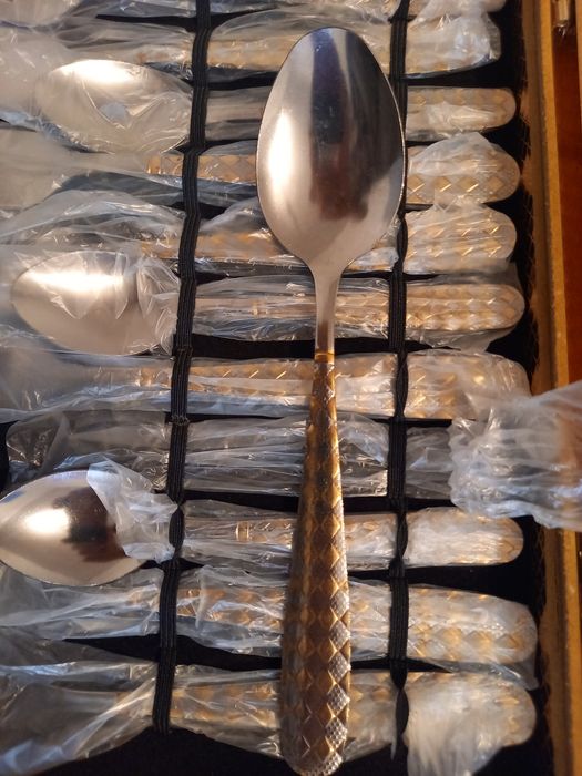 Столовые приборы.