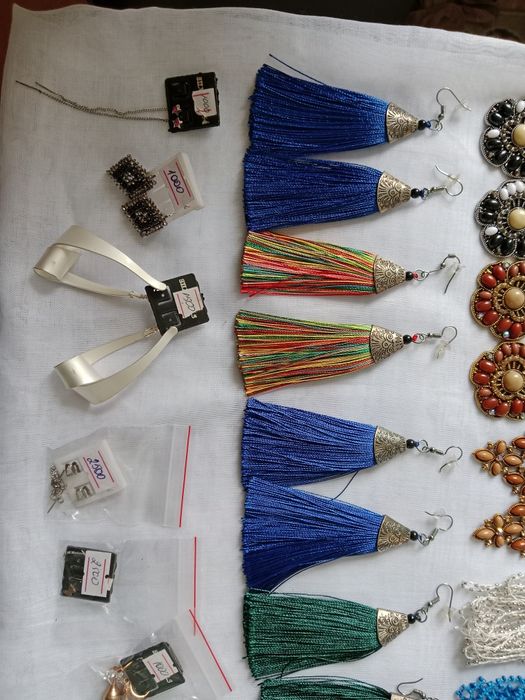 Сережки,колье все по 500тг