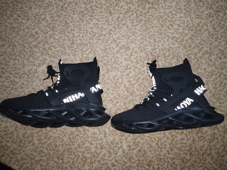 Кроссовки 41 размер новые