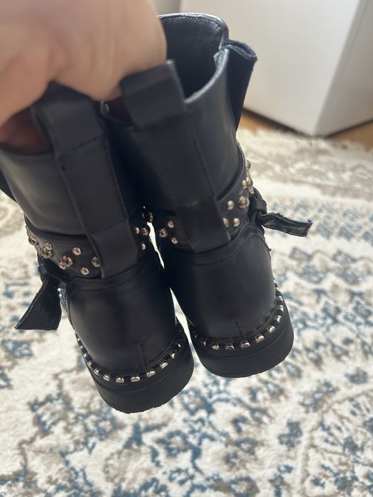 Продам детские ботинки