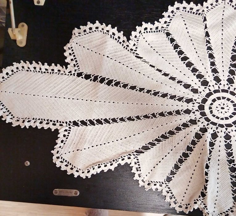 Ръчно плетено каре/пътека на една кука, изработено през 80-те години