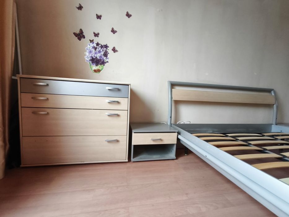 Продам спальный гарнитур