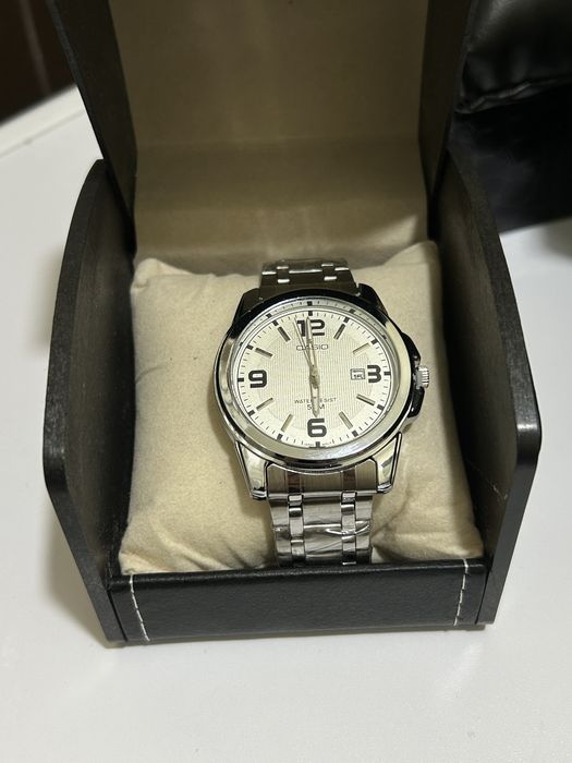 Мужские часый новый