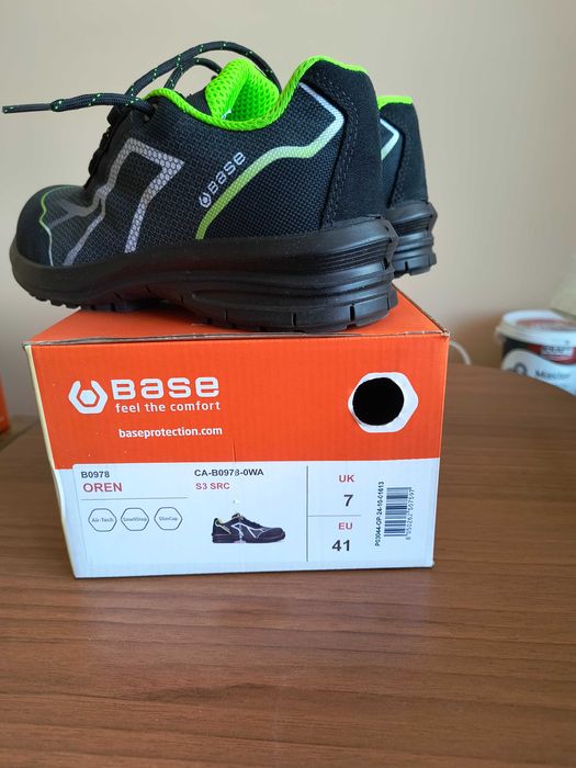 Нови работни обувки със бомбе