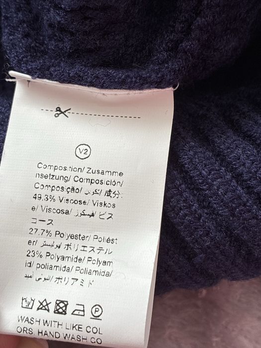 Плетен тъмносин пуловер