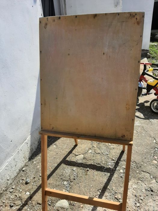 Продам мольберт. Деревянный.