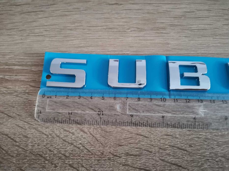 сребрист надпис емблема Chevrolet Suburban