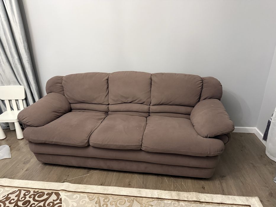 Продам уголок диван и два кресло