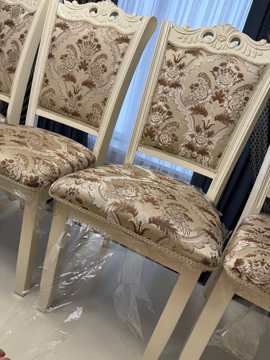 Продам стол и стулья 14 персон