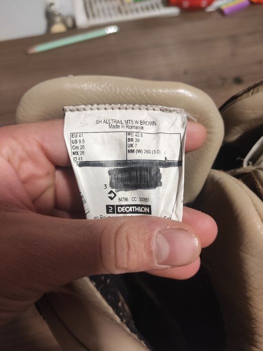 Bocanci Forclaz mărimea 42 impermeablil