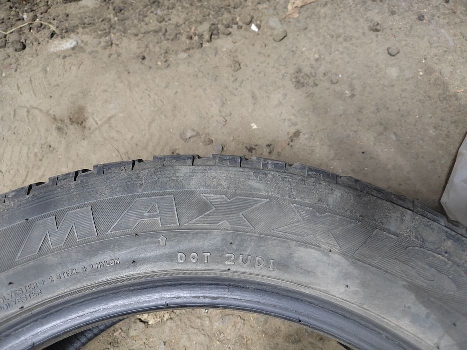 Продам б/у шины Maxxis, липучкички