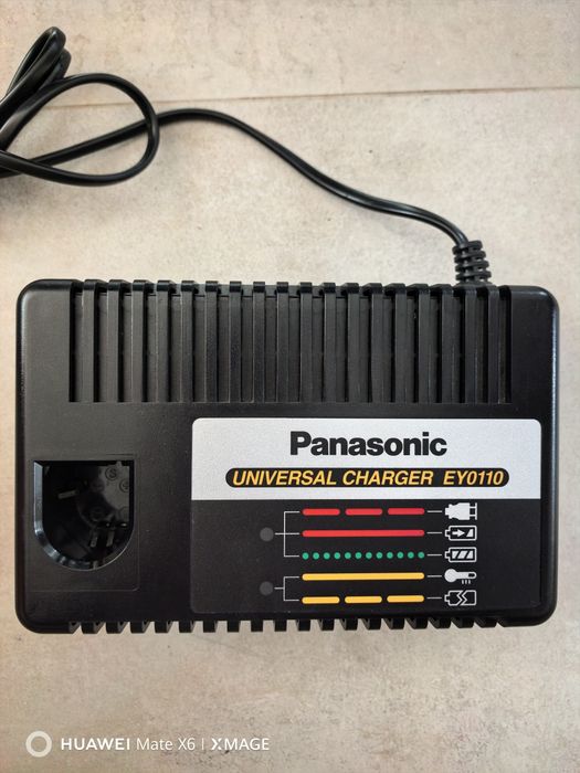 Panasonic - universal charger EY0110