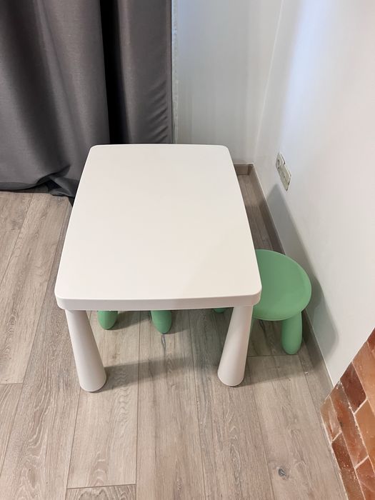 Masuta + 2 scaunele Ikea noi